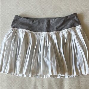 Like New, Never Been Worn Lululemon Gray and White Pleated Women's Skirt